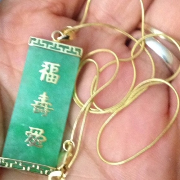 14k gold jade necklace. - Picture 4 of 9